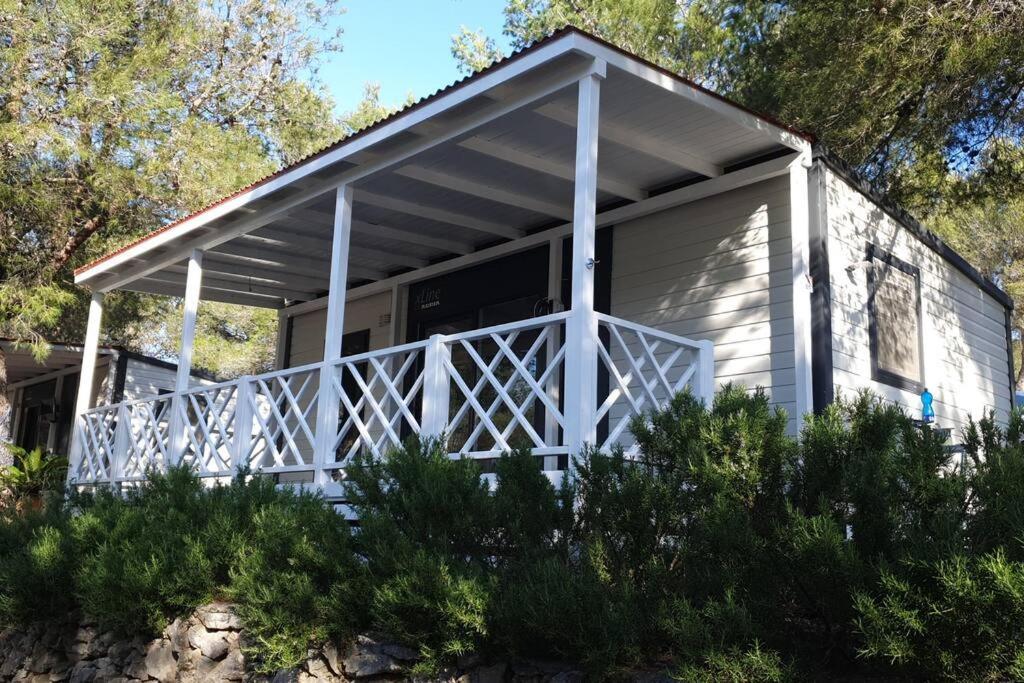 Mobilheim Andrea Wunderschoene Ferienwohnung Direkt Am Meer Йезера Екстериор снимка