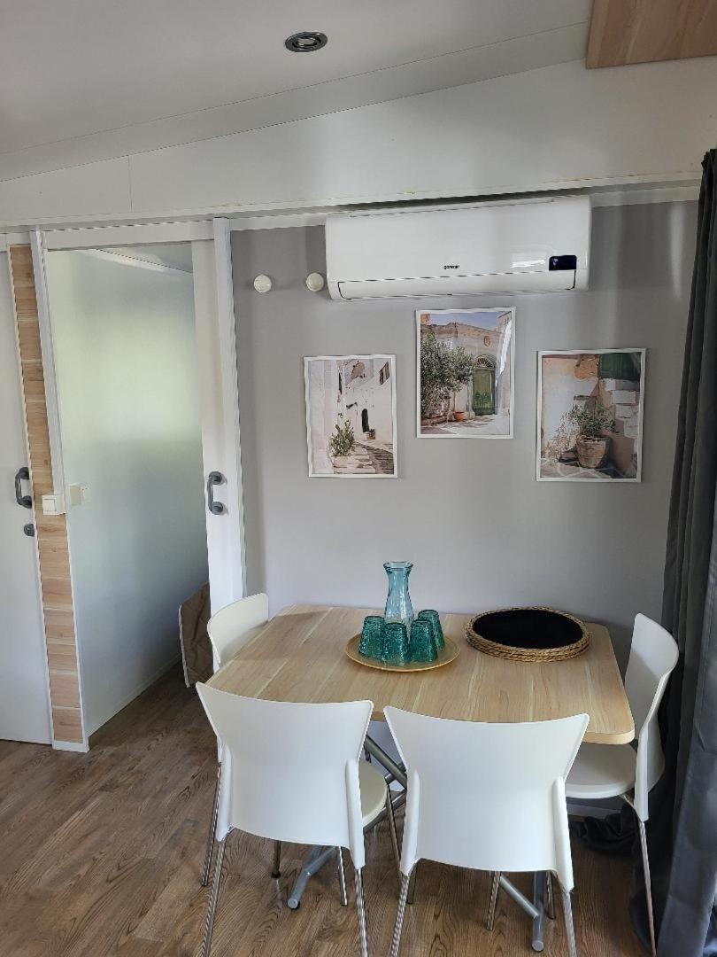 Mobilheim Andrea Wunderschoene Ferienwohnung Direkt Am Meer Йезера Екстериор снимка